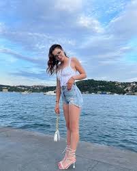 Buse Y***